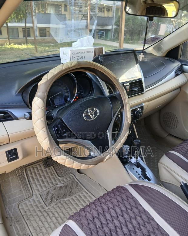 Toyota Yaris 2013 Beige