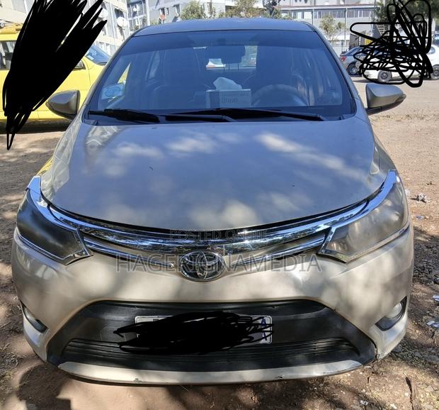 Toyota Yaris 2013 Beige