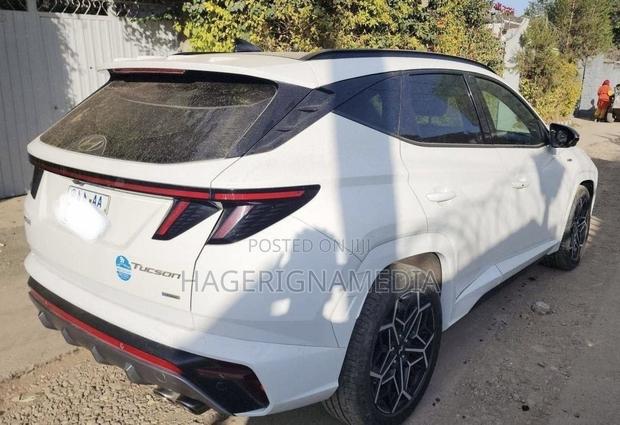 Hyundai Tucson 2022 White