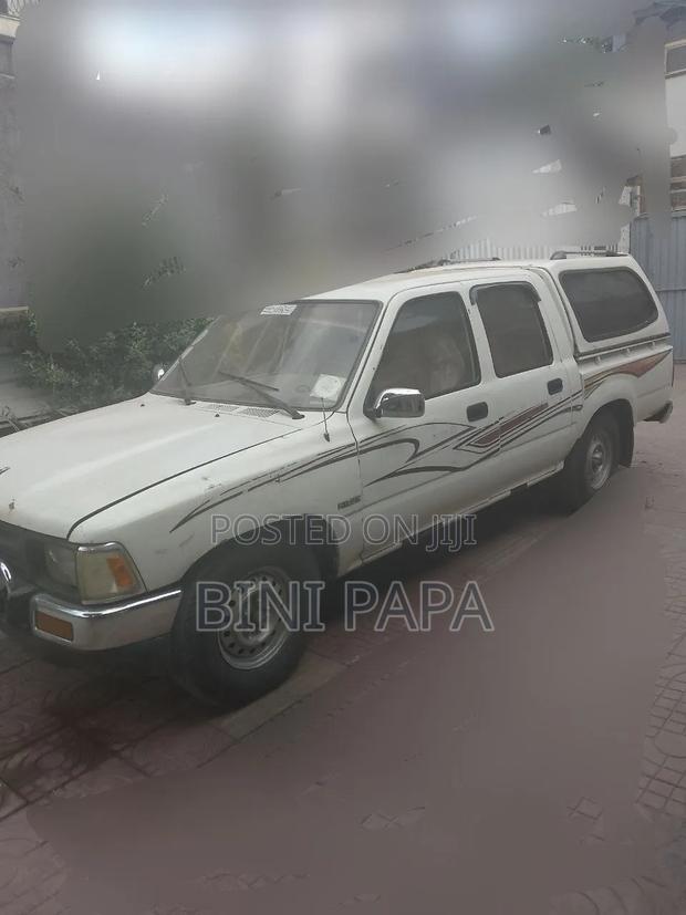 Toyota Hilux 1991 White
