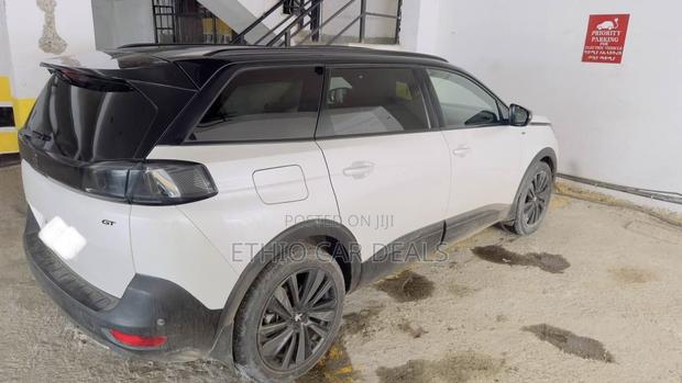 Peugeot 5008 2022 White