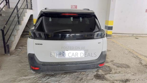 Peugeot 5008 2022 White