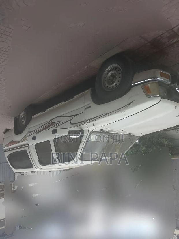 Toyota Hilux 1991 White