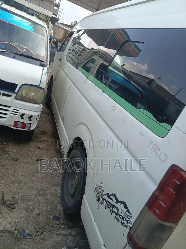 Toyota Grand HiAce 2001 White