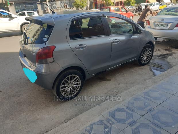 Toyota Yaris 2010 Gray