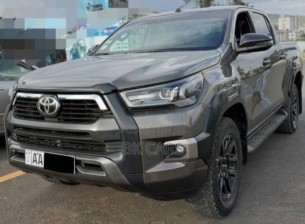 Toyota Hilux 2021 Burgundy
