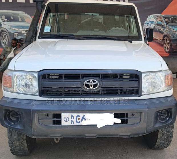 Toyota Land Cruiser 2014 White