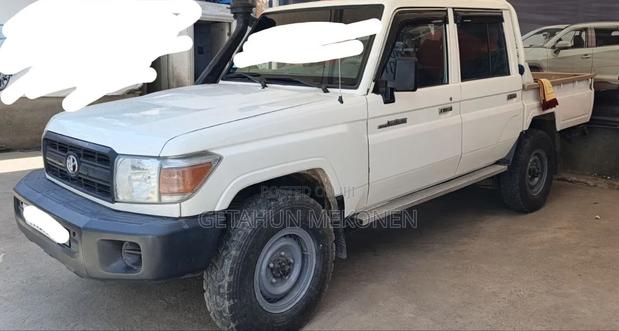 Toyota Land Cruiser 2014 White