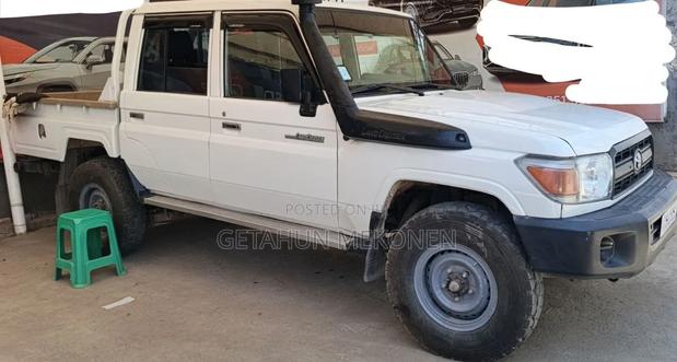 Toyota Land Cruiser 2014 White