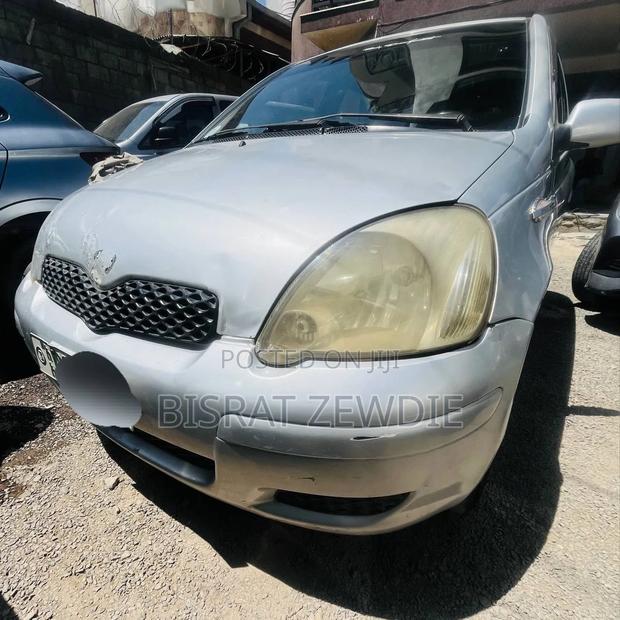 Toyota Vitz 2003 Silver