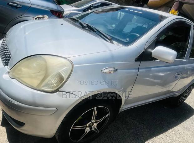 Toyota Vitz 2003 Silver