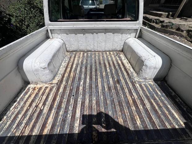 Nissan DoubleCab 1988 White