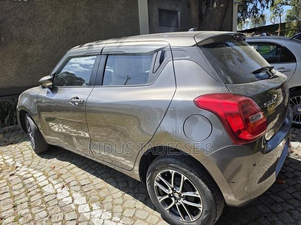 Suzuki Swift 2021 Gray
