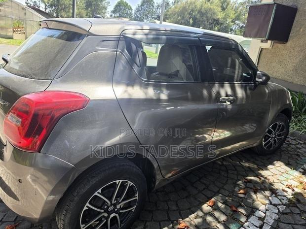 Suzuki Swift 2021 Gray