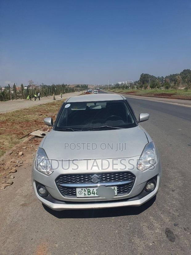 Suzuki Swift 2022 Silver