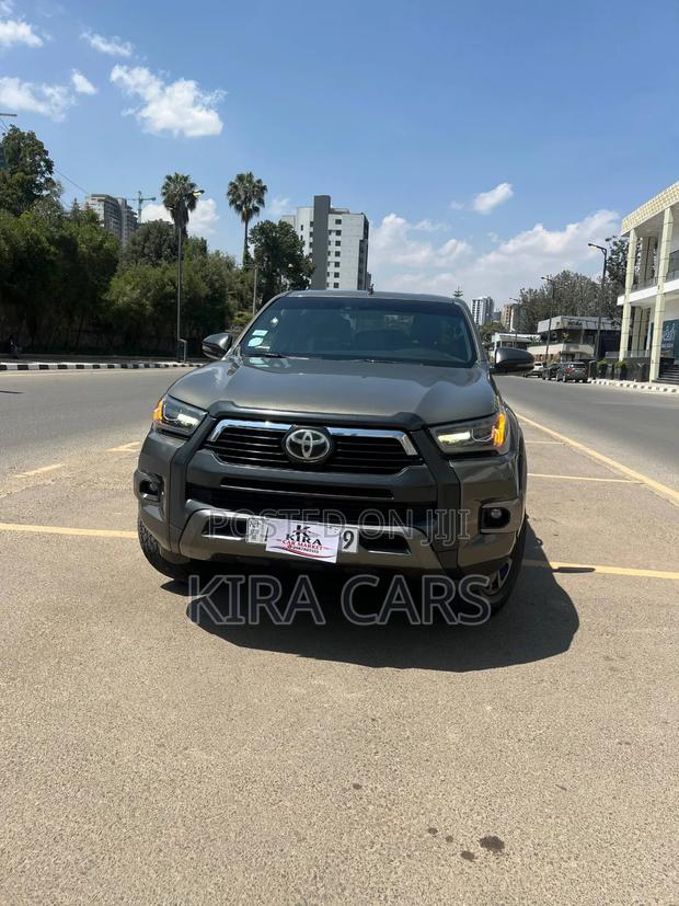 Toyota Hilux 2021 Gray