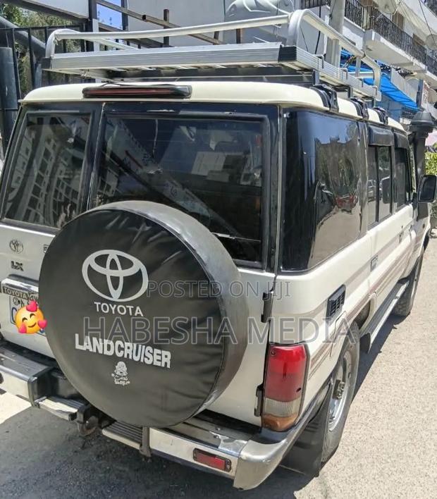 Toyota Land Cruiser 2012 White