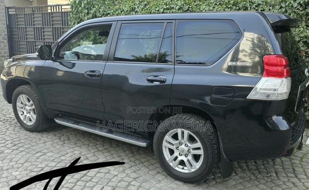 Toyota Land Cruiser Prado 2012 Black