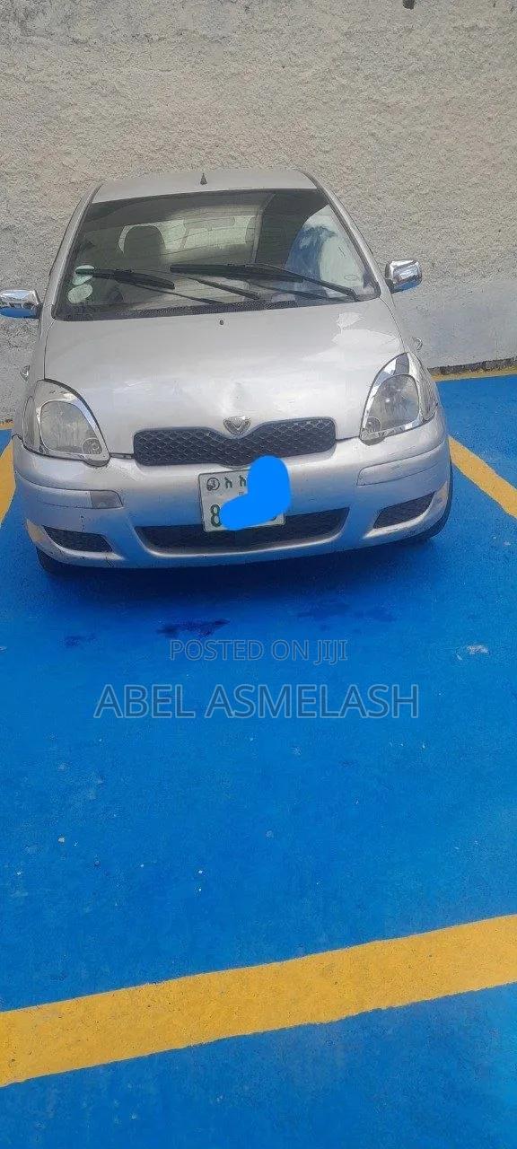 Toyota Vitz 2002 Silver