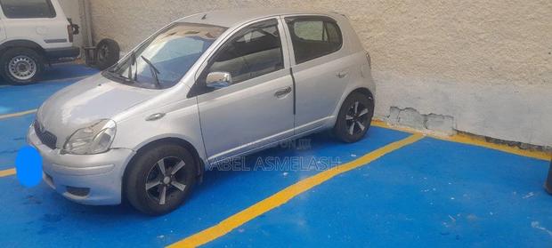 Toyota Vitz 2002 Silver
