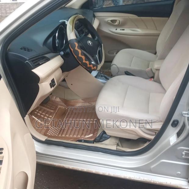 Toyota Yaris 2014 Gold