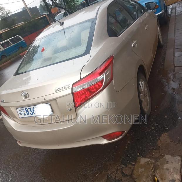 Toyota Yaris 2014 Gold