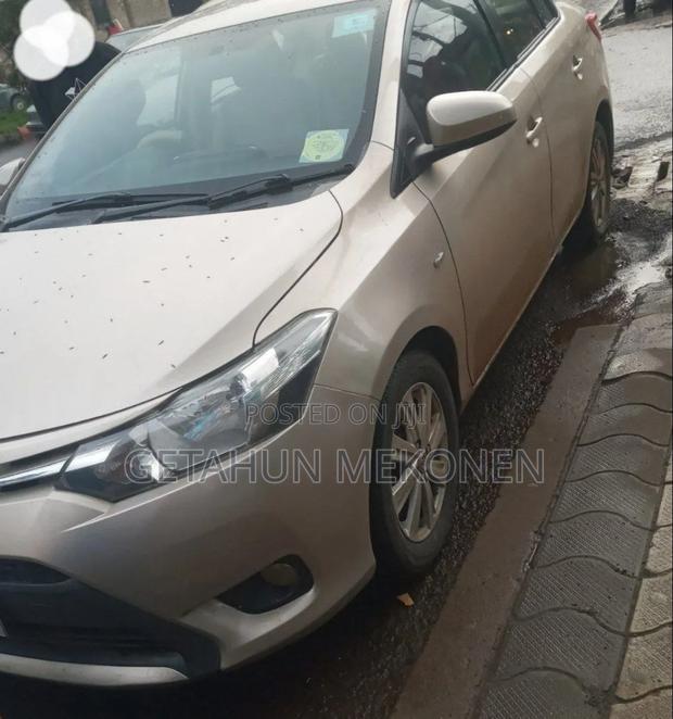 Toyota Yaris 2014 Gold