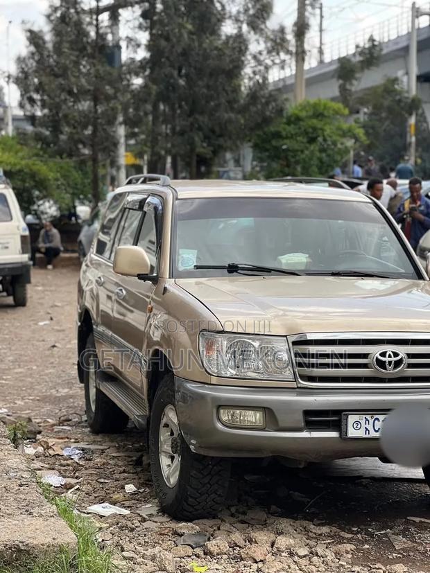 Toyota Land Cruiser 2006 Gold