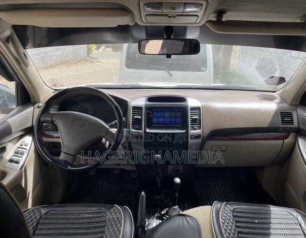 Toyota Land Cruiser Prado 2010 White