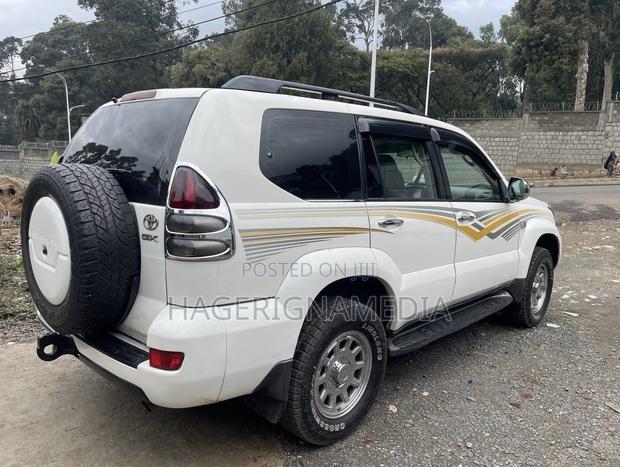 Toyota Land Cruiser Prado 2010 White