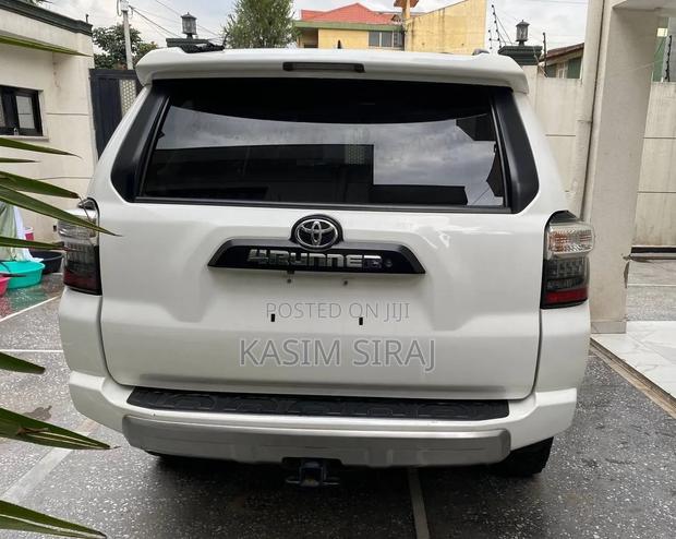 Toyota 4-Runner SR5 4x2 2019 White