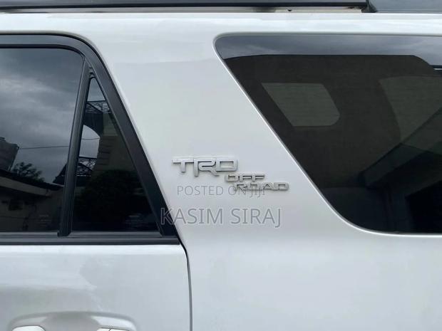 Toyota 4-Runner SR5 4x2 2019 White
