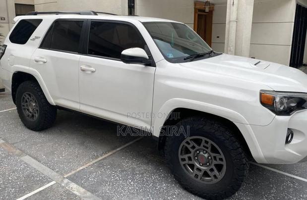 Toyota 4-Runner SR5 4x2 2019 White