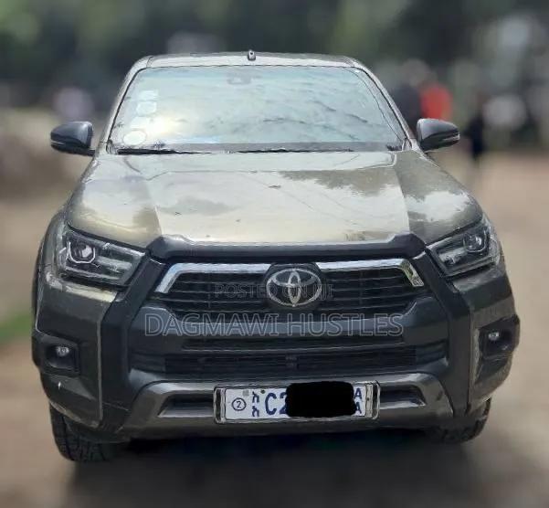 Toyota Hilux 2022 Gray