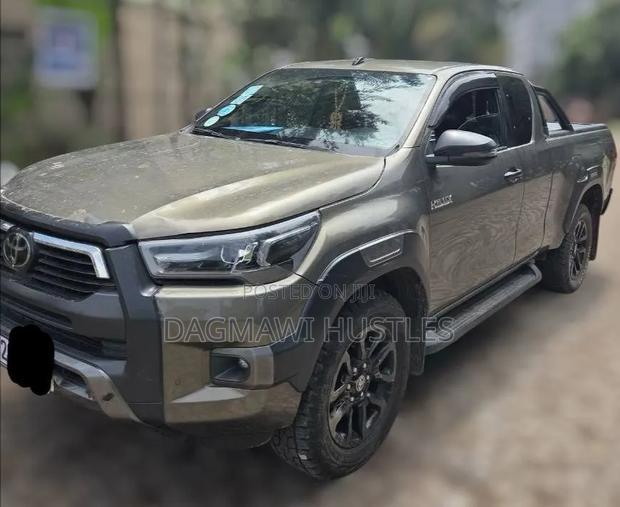 Toyota Hilux 2022 Gray