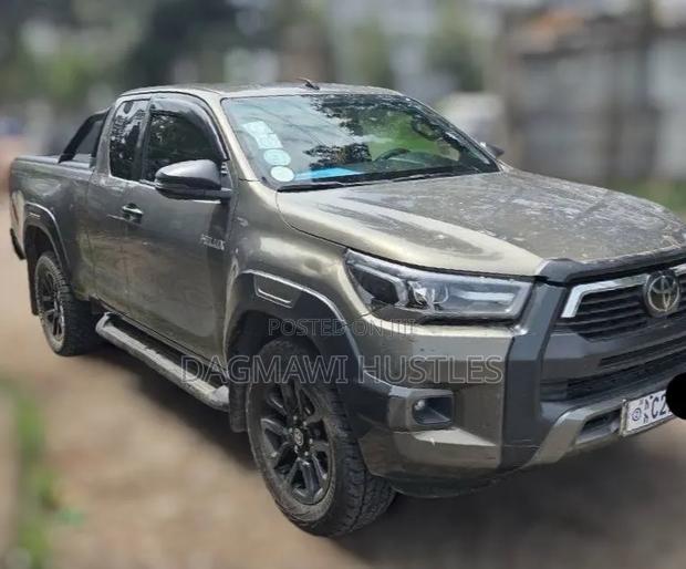 Toyota Hilux 2022 Gray