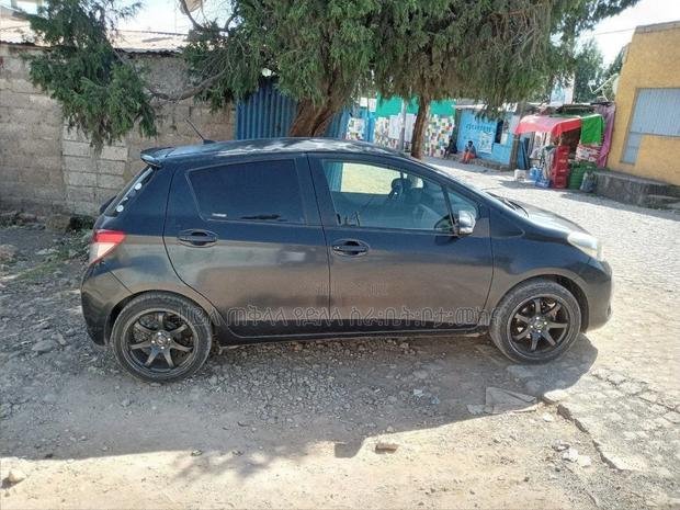 Toyota Yaris 2012 Maroon