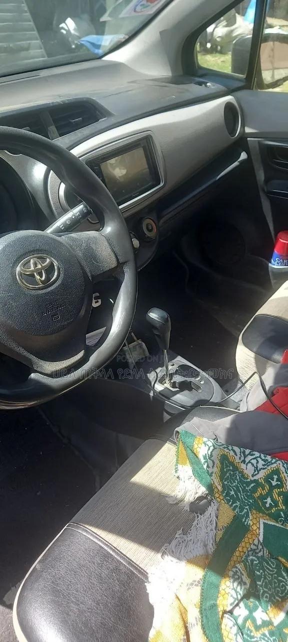 Toyota Yaris 2012 Maroon
