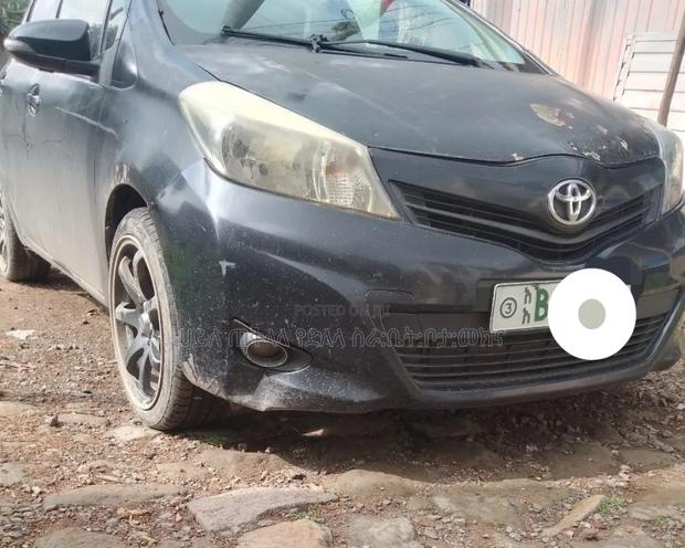 Toyota Yaris 2012 Maroon