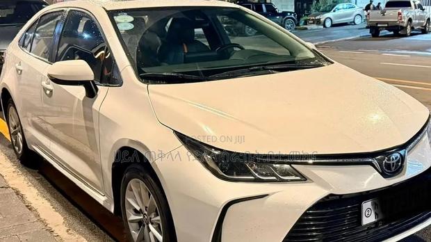 Toyota Corolla 2023 White