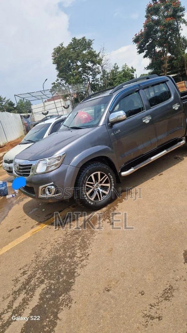 Toyota Hilux SR 2014 Gray