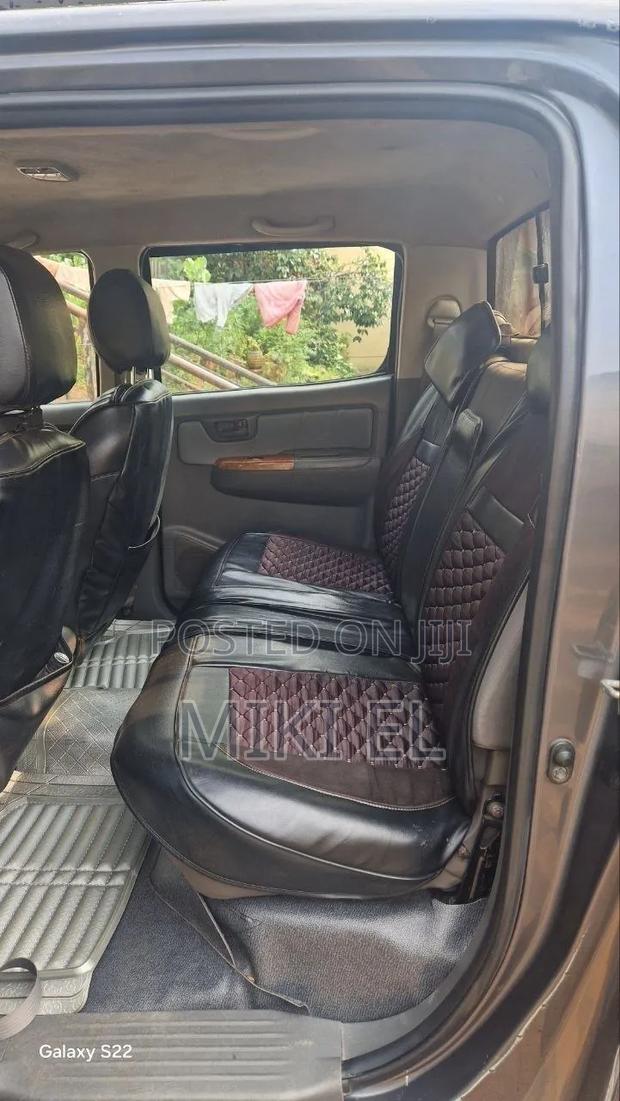 Toyota Hilux SR 2014 Gray