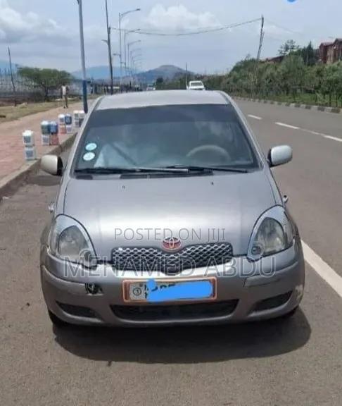 Toyota Yaris 2004 Gray