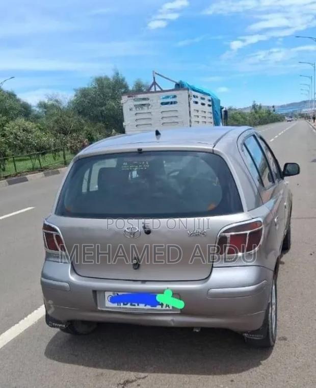 Toyota Yaris 2004 Gray