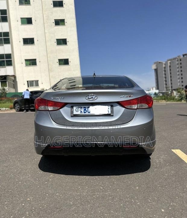 Hyundai Avante 2012 Silver