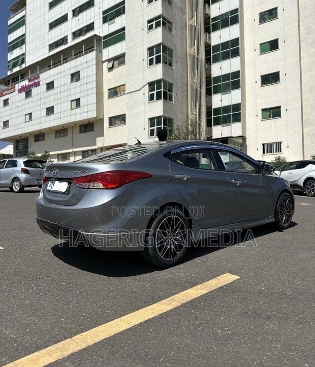 Hyundai Avante 2012 Silver