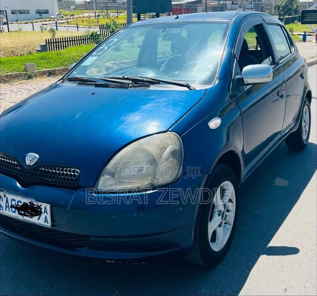 Toyota Vitz 2000 Blue