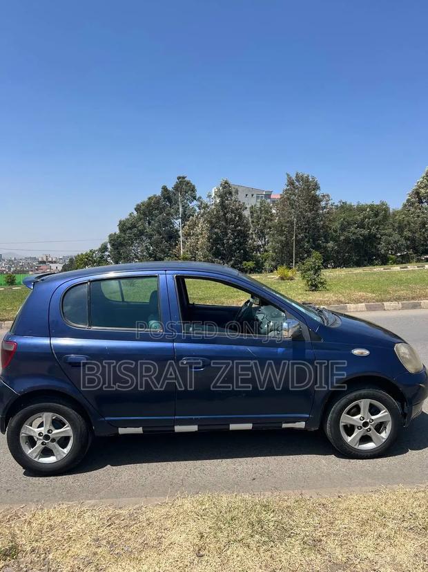 Toyota Vitz 2000 Blue