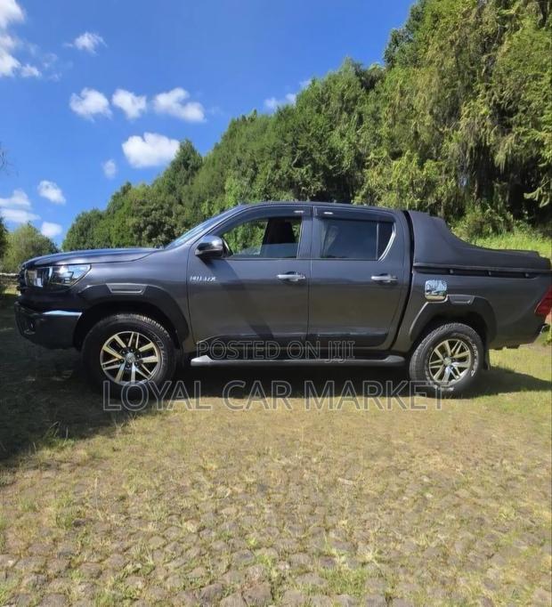 Toyota Hilux 2018 Gray