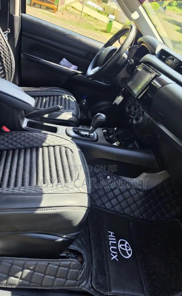 Toyota Hilux 2018 Gray